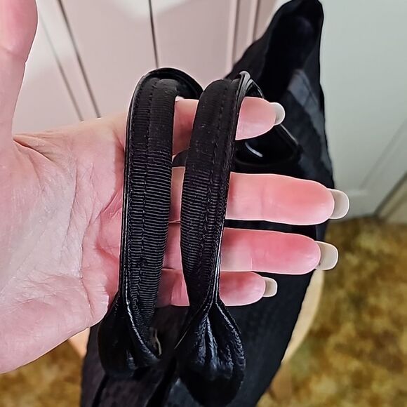 Tote Bag by Vera Wang Woven Black Side and Back Pocket Magnetic closure - Picture 4 of 9